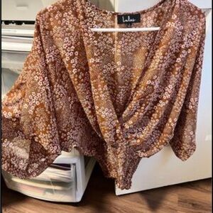 Lulu’s flowy top